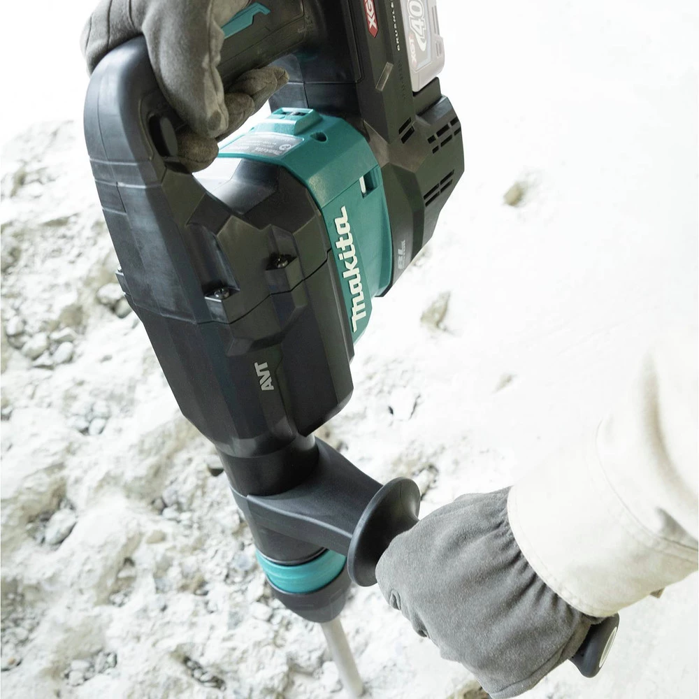 Makita GMH01Z 40V Max XGT Brushless Lithium-Ion 15 Lbs. Cordless Demolition Hammer (Tool Only) 12 Makita GMH01Z 40V Max XGT Brushless Lithium-Ion 15 Lbs. Cordless Demolition Hammer (Tool Only) - Image 10